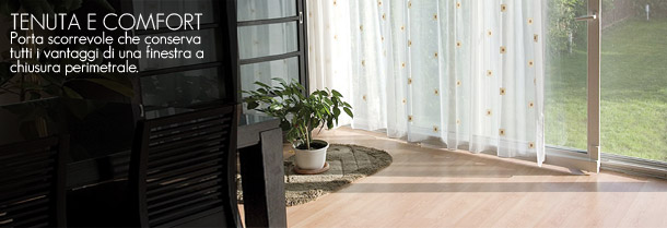 TENUTA E COMFORT. Porta scorrevole che conserva tutti i vantaggi di una finestra a chiusura perimetrale.